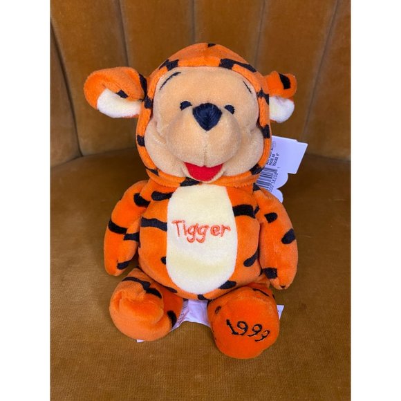 DISNEY POOH AS TIGGER - Mini Bean Bag 8" - NWT - 1999 - Winnie the Pooh Plush - Picture 1 of 8